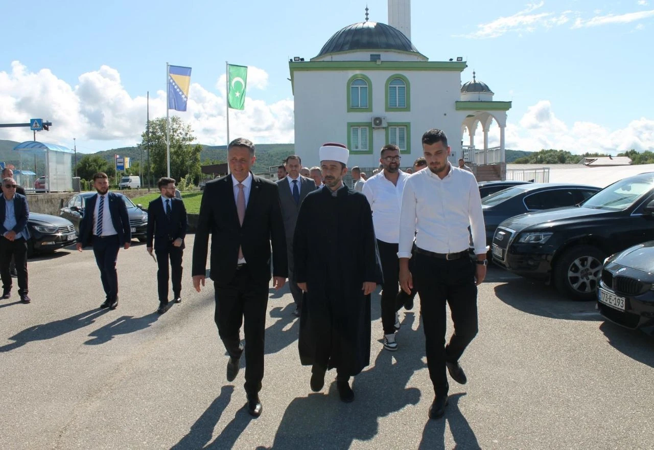 Bećirović u posjetu Višićima: Važnost solidarnosti i razvoja povratničkih sredina