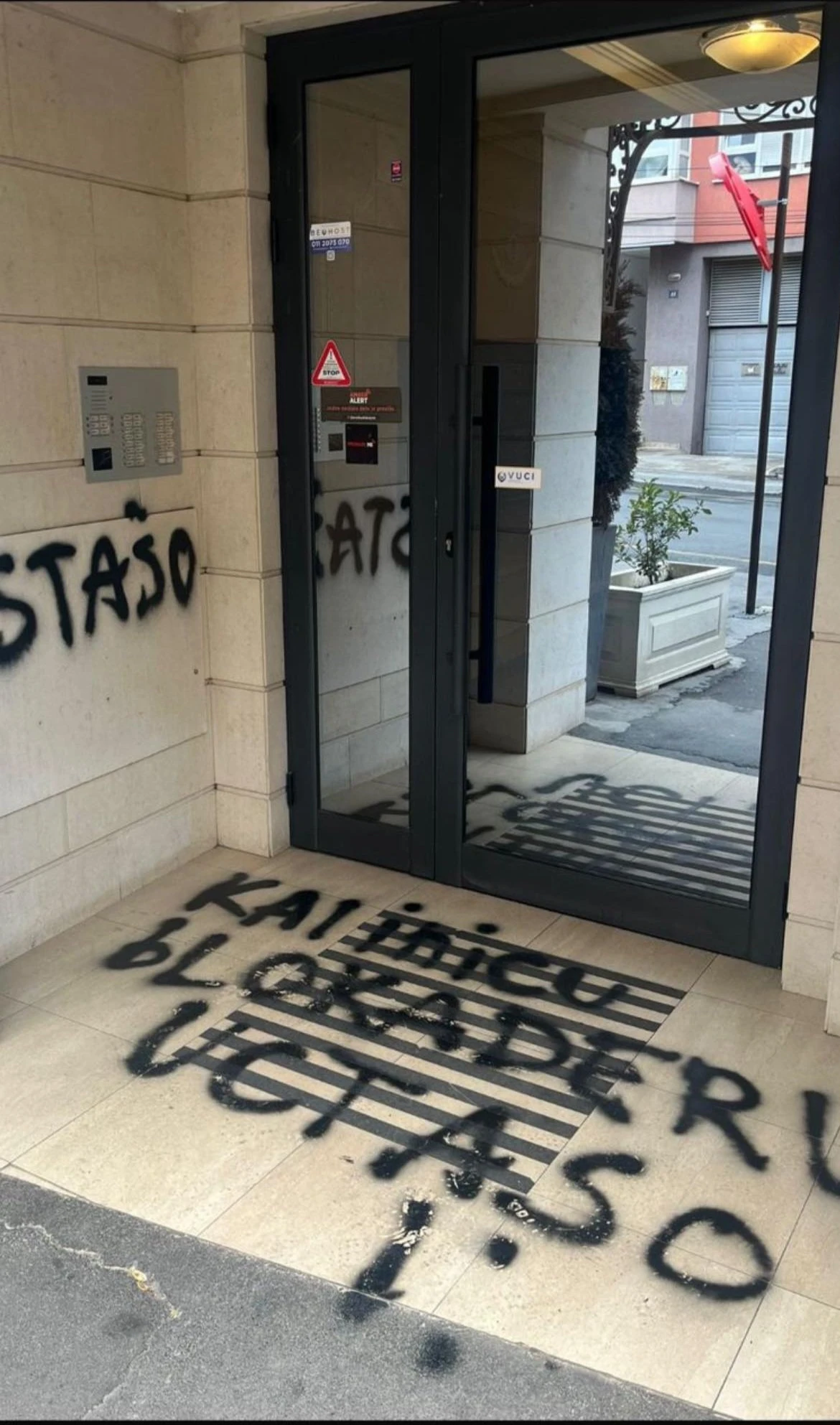 Zbog podrške studentima košarkaš Zvezde Nikola Kalinić ustaša