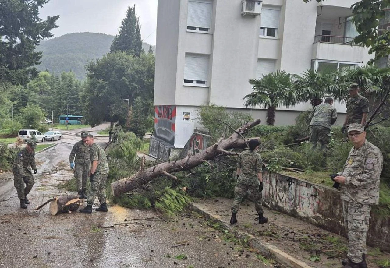 Mostar: Vojska još uvijek pomaže u sanaciji šteta od nevremena