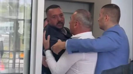 VIDEO: Vijećnici Dodikove i Stevandićeve stranke sukobili se nakon sjednice