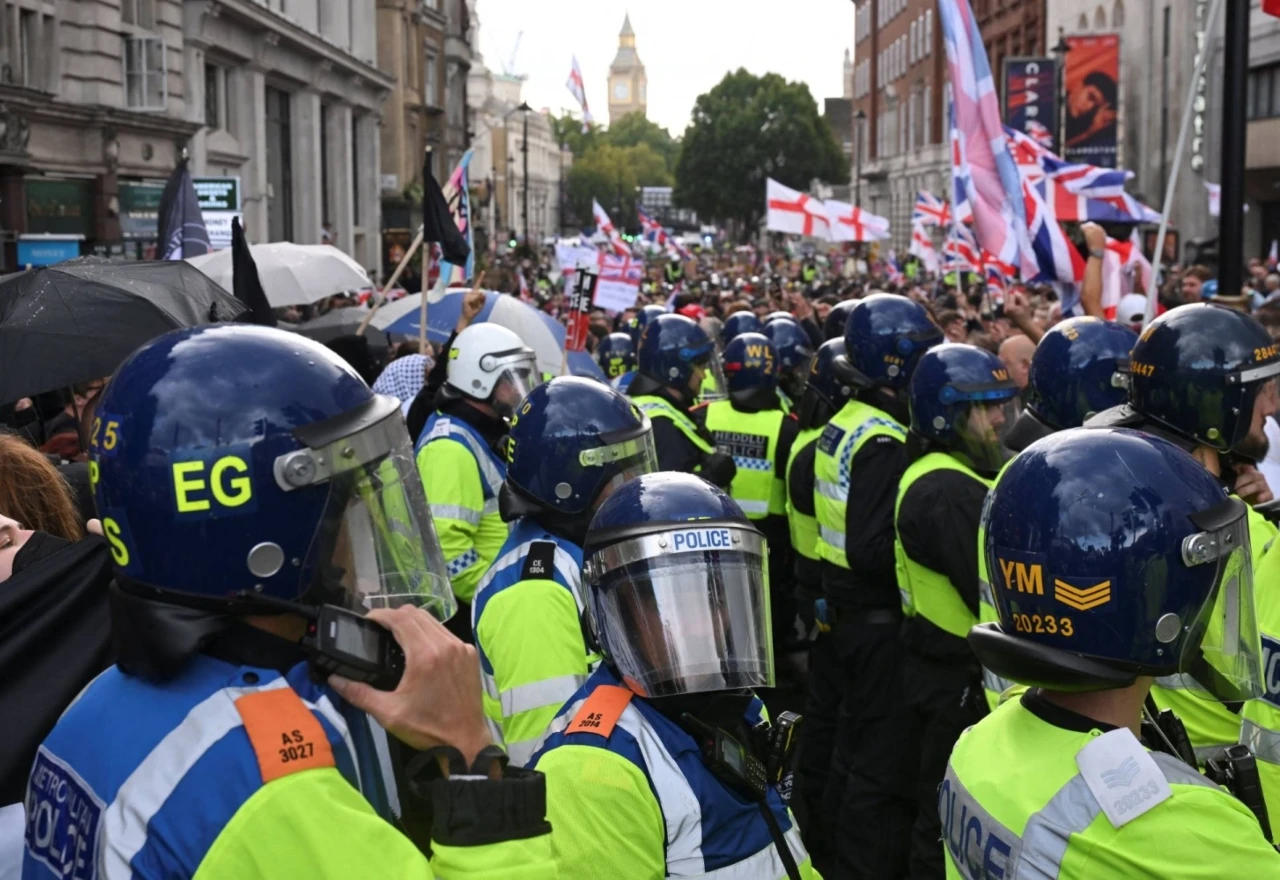 Tisuće ljudi na ulicama Londona: Prosvjedovali protiv migranata