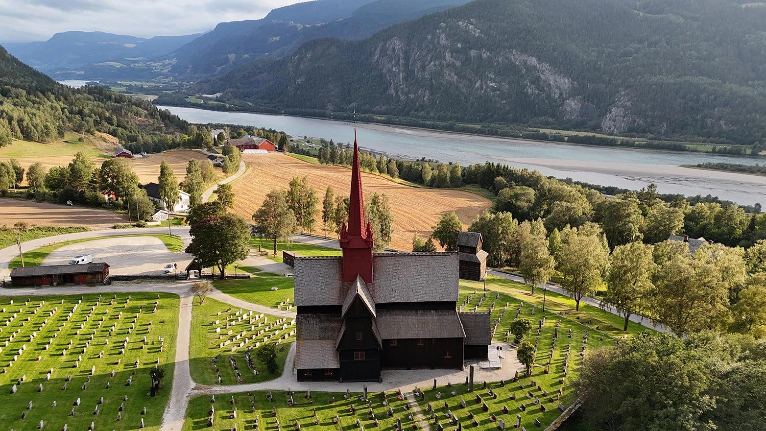 Norveška: Drvena crkva i paganski kameni krug