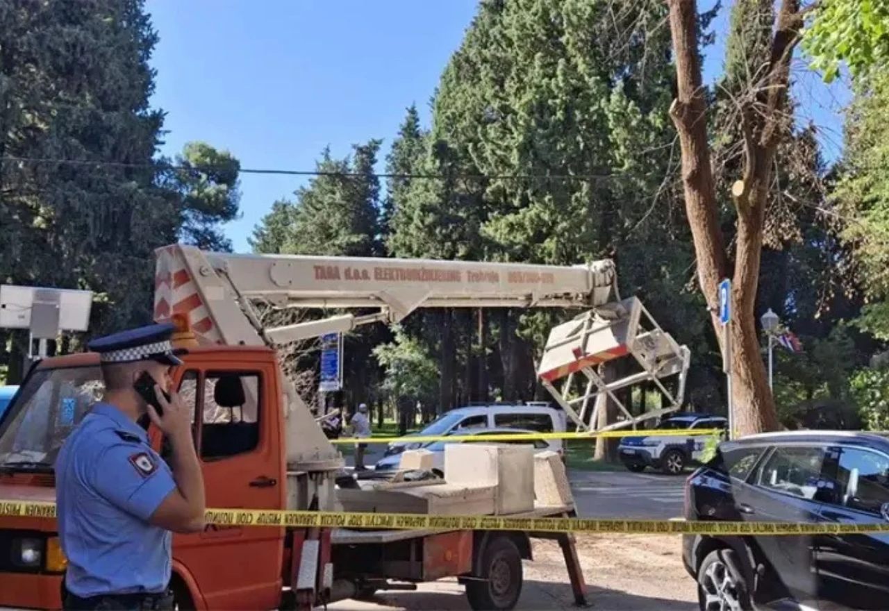 Trebinje: Radnici ispali iz korpe tijekom čišćenja