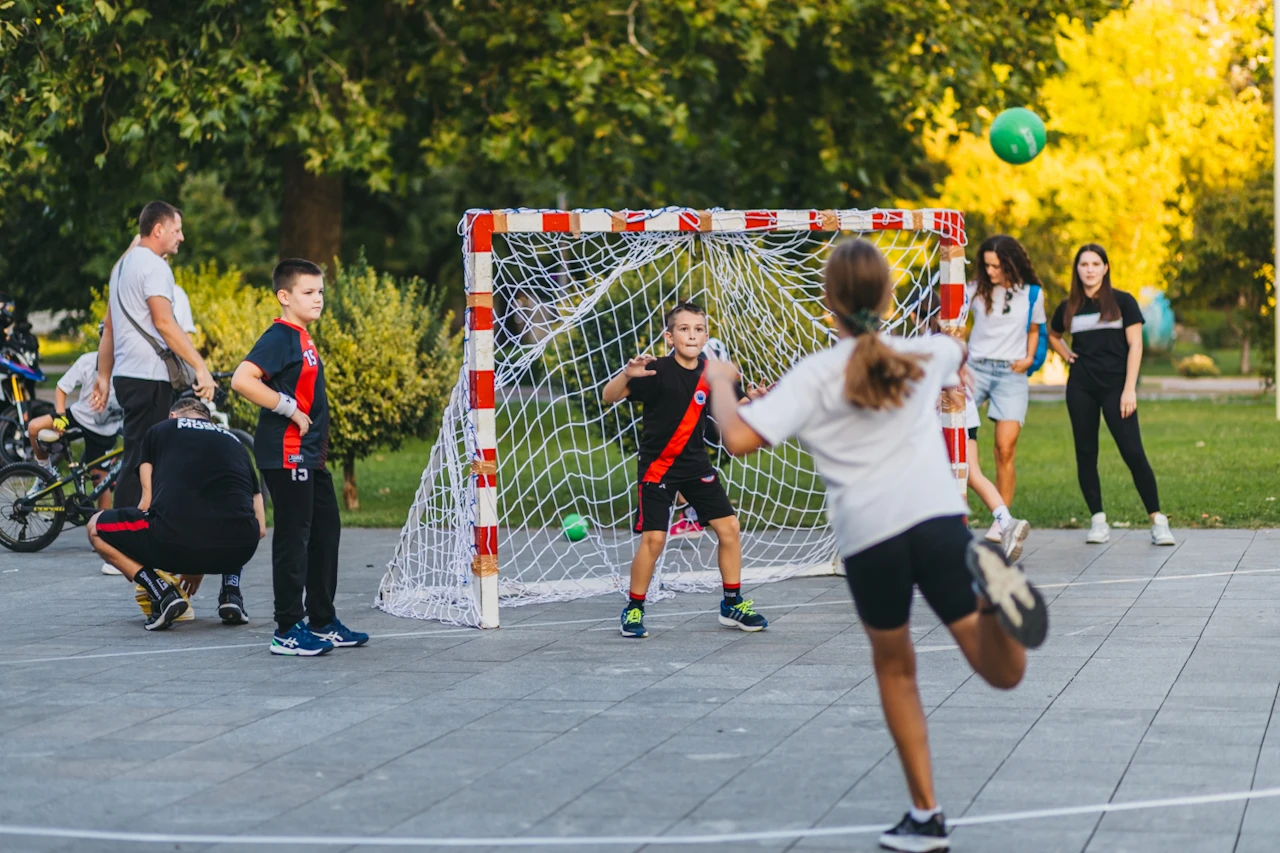 FOTO | Mini rukomet za djecu ispred Kosače u Mostaru