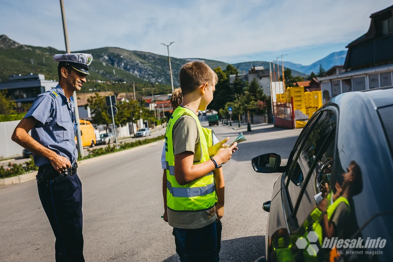 Na ulicama Mostara školske patrole upozoravaju na početak nastave