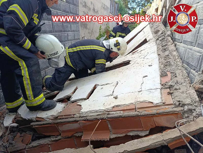 Radnike prignječio zid, izvlačili ih vatrogasci
