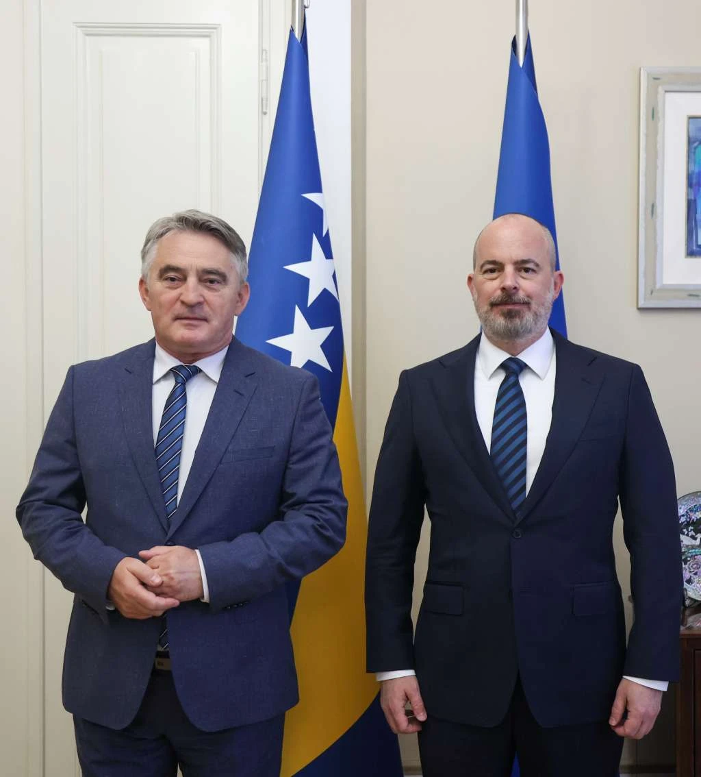Komšić i Ginkel razgovarali o unaprjeđenju suradnje BiH i SAD-a