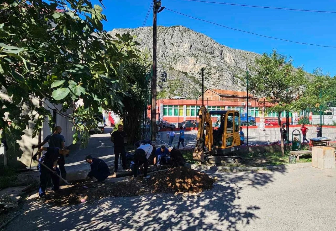U Mostaru započela montaža javne česme u naselju Tekija