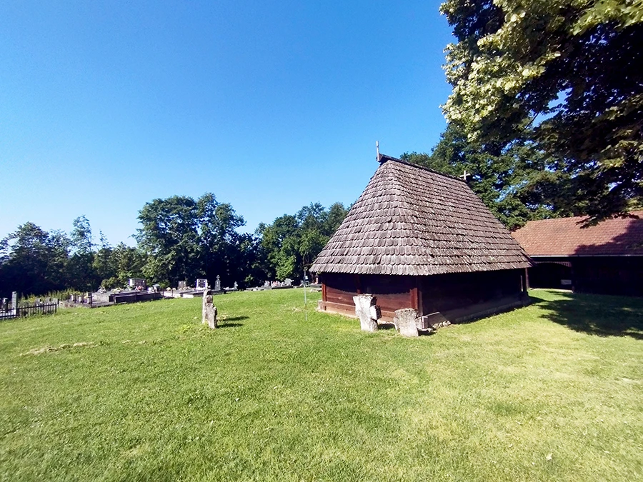 Crkva-brvnara u Romanovcima