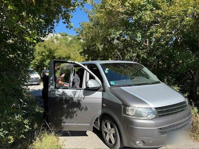Uhićena dvojica državljana Turske zbog krijumčarenja 12 migranata kod Trebinja