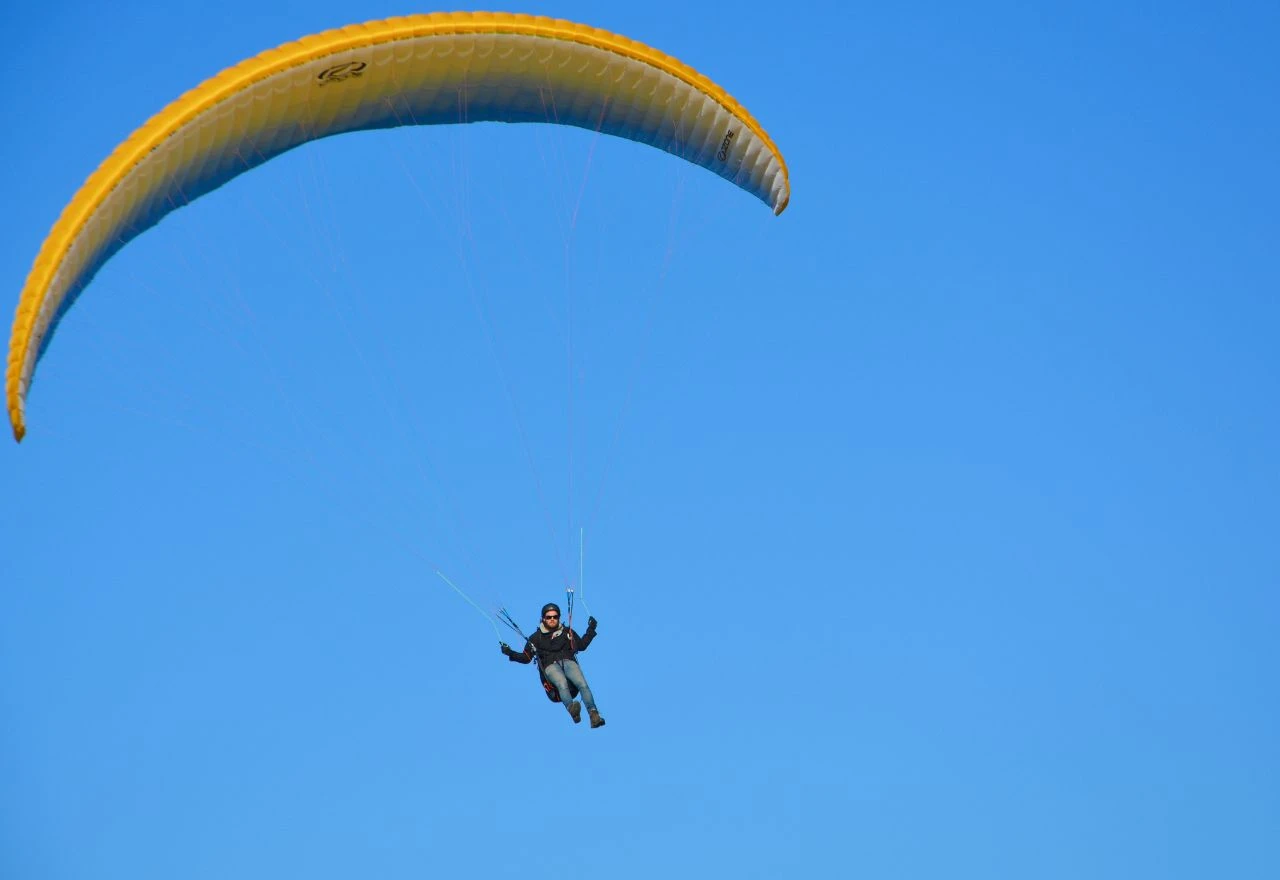 Hrvatska: 73-godišnji paraglajder udario u kamion pri slijetanju