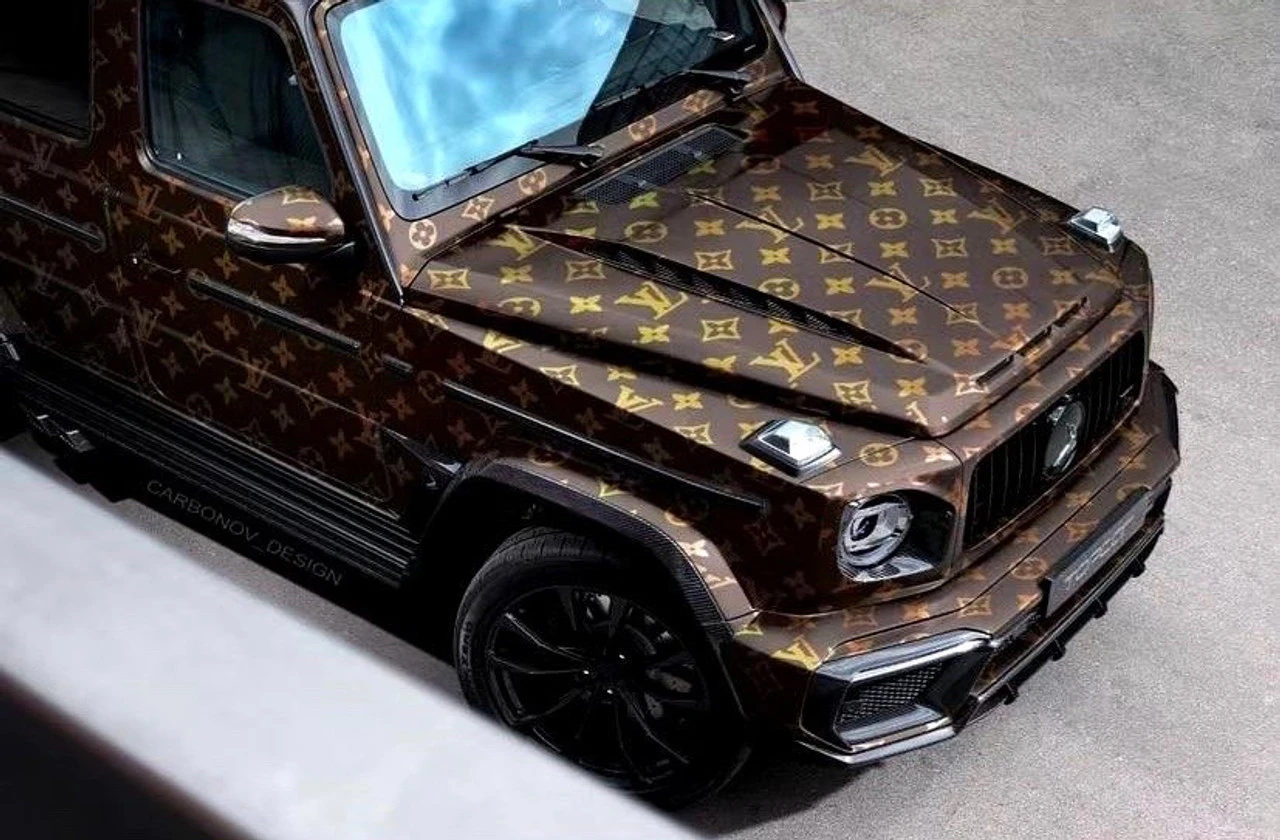 VIDEO: Mercedes G u potpunosti prekrio torbama Louis Vuittona