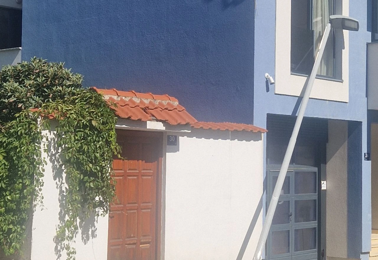 Mostarci čuvajte glavu: Danima nitko ne uklanja opasnu banderu