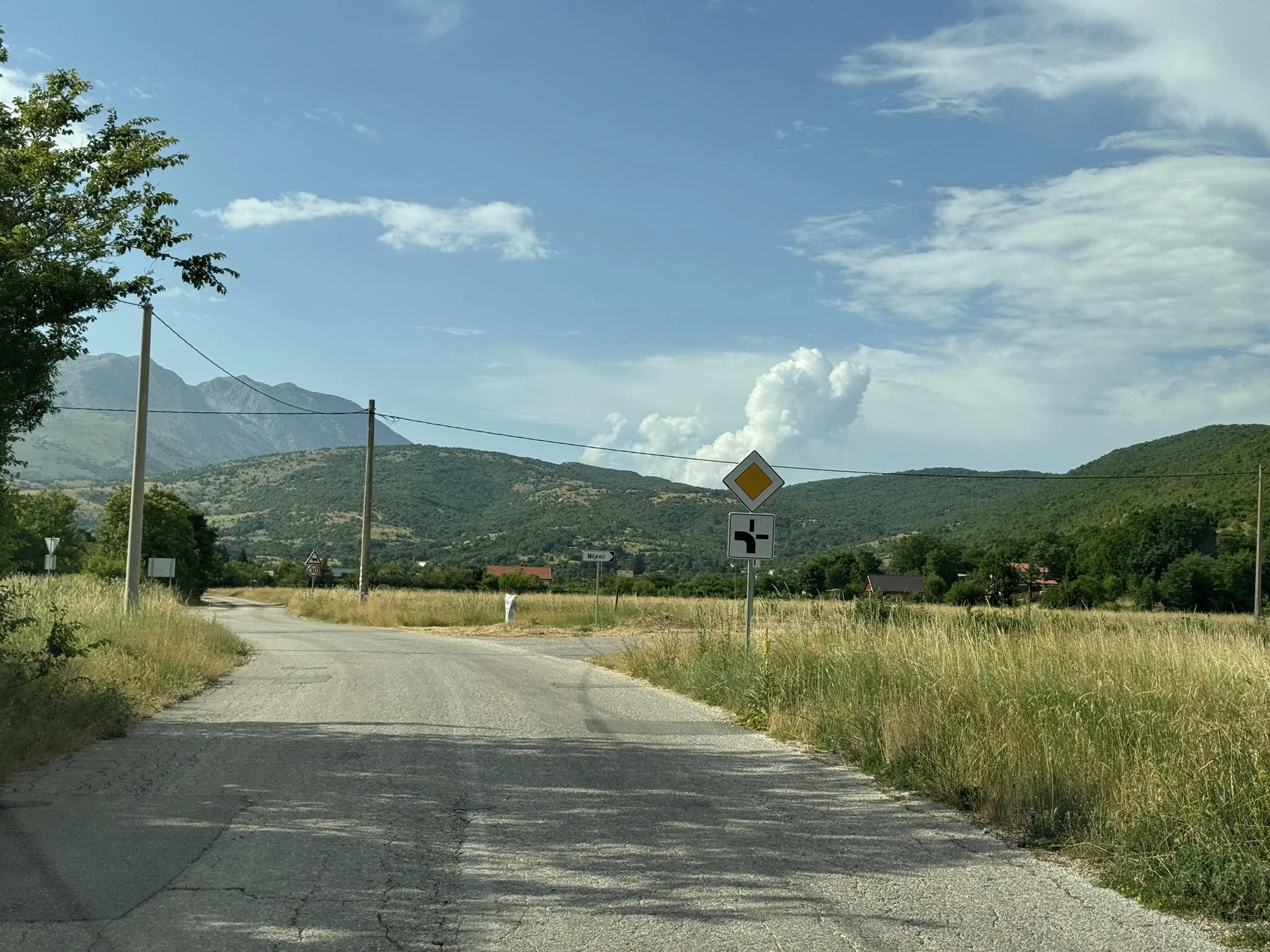 Obnavljaju se lokalne ceste u naseljima Goranci, Bogodol i Ladina