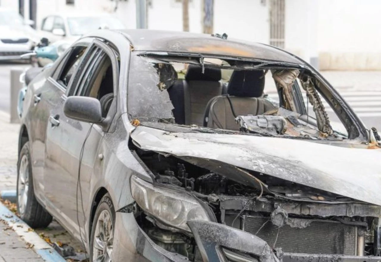 Vatrogasci u Mostaru gasili požar na automobilu