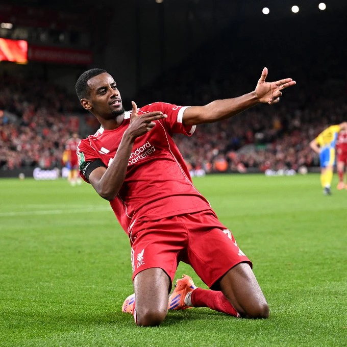 Prvi pogodak Isaka za Liverpool, Chelsea teško s trećeligašem