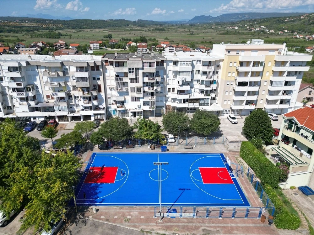 Pet igrališta u Čitluku dobilo nove sportske podloge