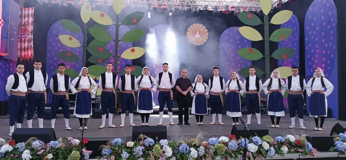 Mostarci pjesmom i plesom predstavili Hercegovinu na 60. Vinkovačkim jesenima