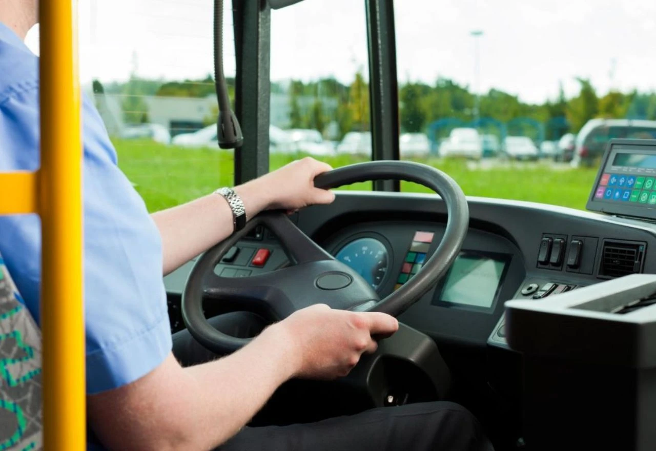 Hrvatska: Vozač autobusa osuđen za zlostavljanje maloljetnice