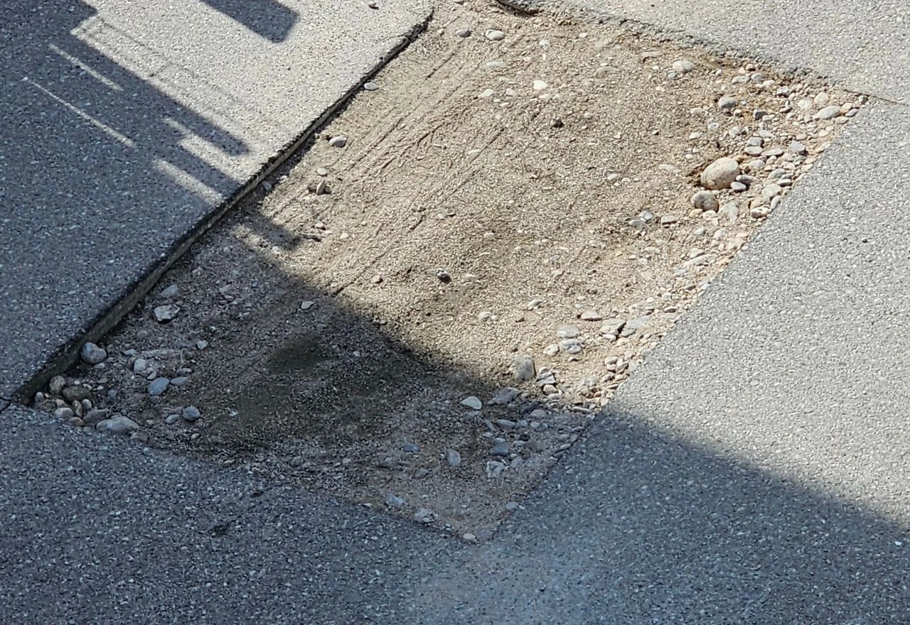 FOTO | Vodovod završio radove u Mostaru: Asfalt se čeka već tri mjeseca