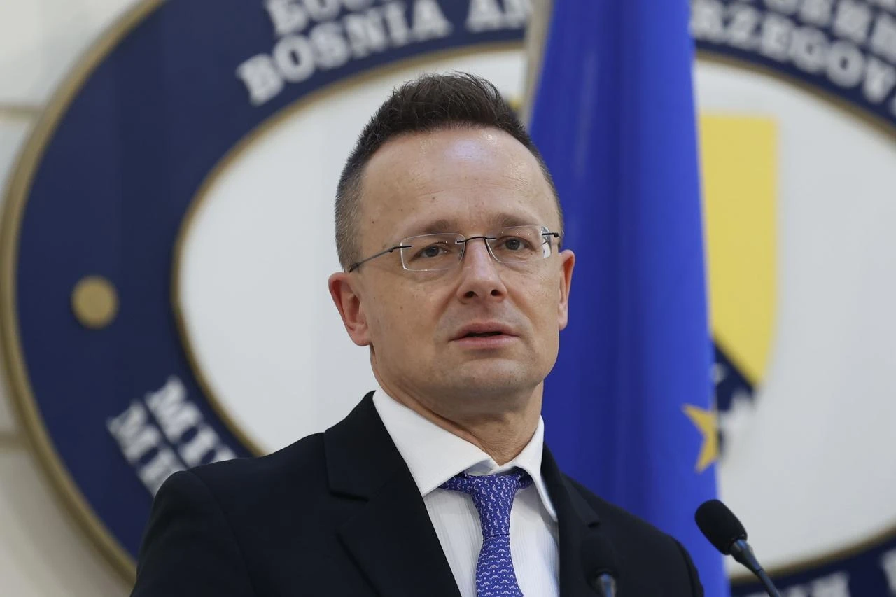 Szijjárto nastavlja optuživati Hrvatsku da profitira od rata