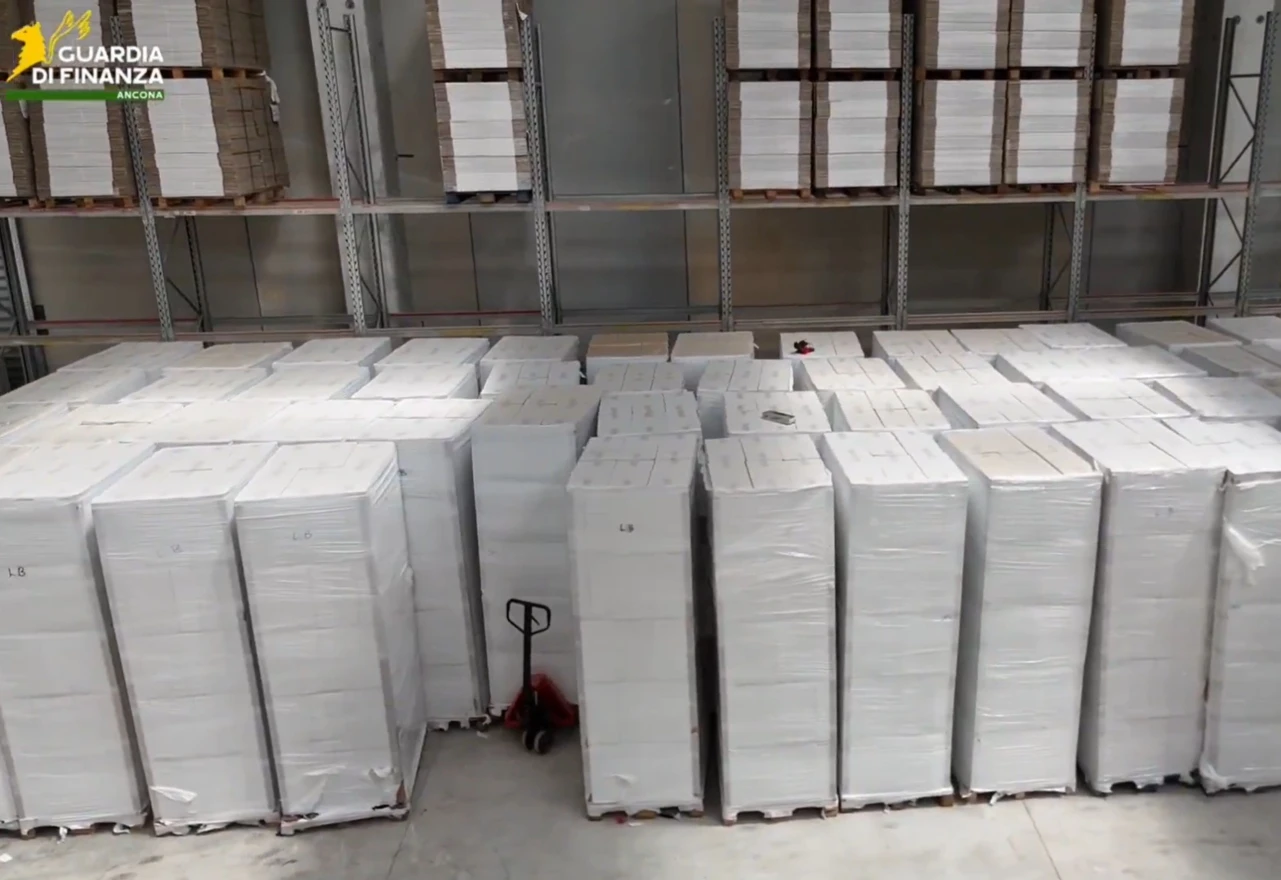 VIDEO | Otkrivena ilegalna tvornica: Proizvodili 7 milijuna cigareta dnevno