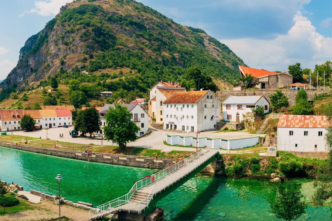 Znate li za grad kojemu sunce izlazi i zalazi dva puta dnevno?