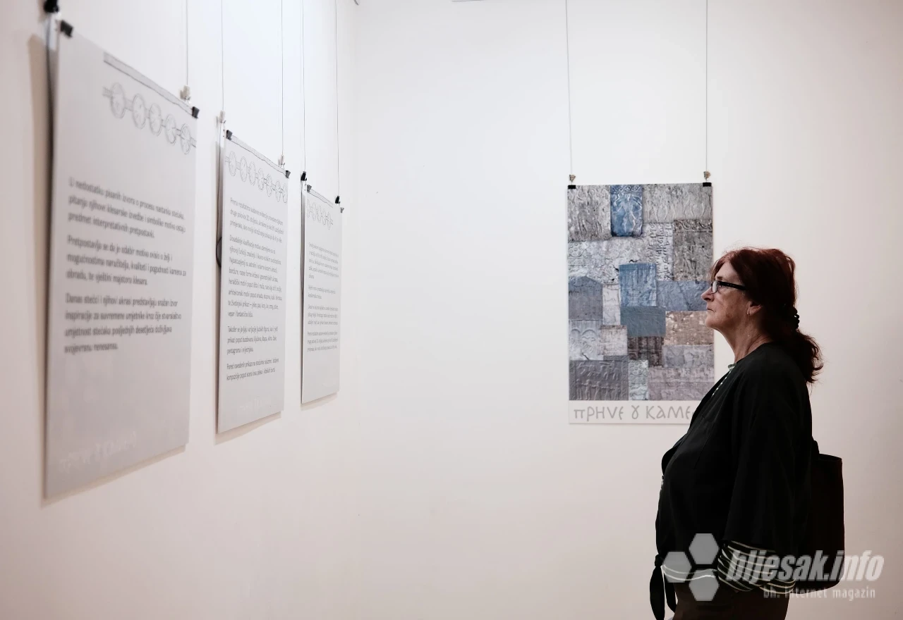 Izložba 'Priče u kamenu'' – replike reljefa sa stećaka i službeno je otvorena ovog ponedjeljka u Galeriji kraljice Katarine u Mostaru