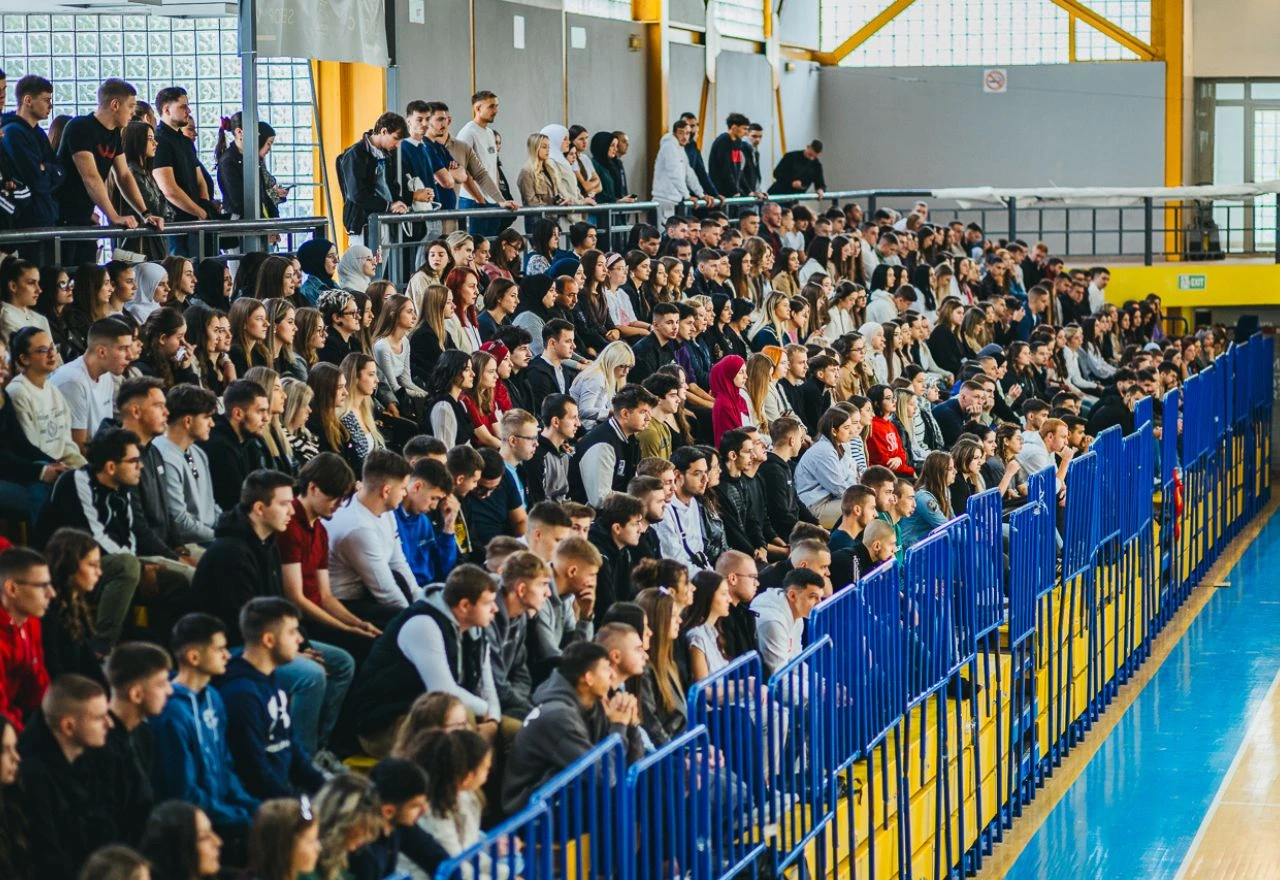 FOTO | Mostar: Održan tradicionalni Brucoški sat na Univerzitetu ''Džemal Bijedić''