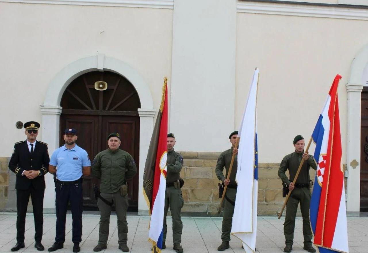 Policijski službenici ŽZH obilježili Dan policije u Orašju