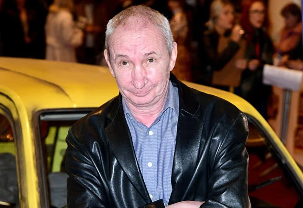 Preminuo legendarni glumac Mickey Pearce iz Mućki