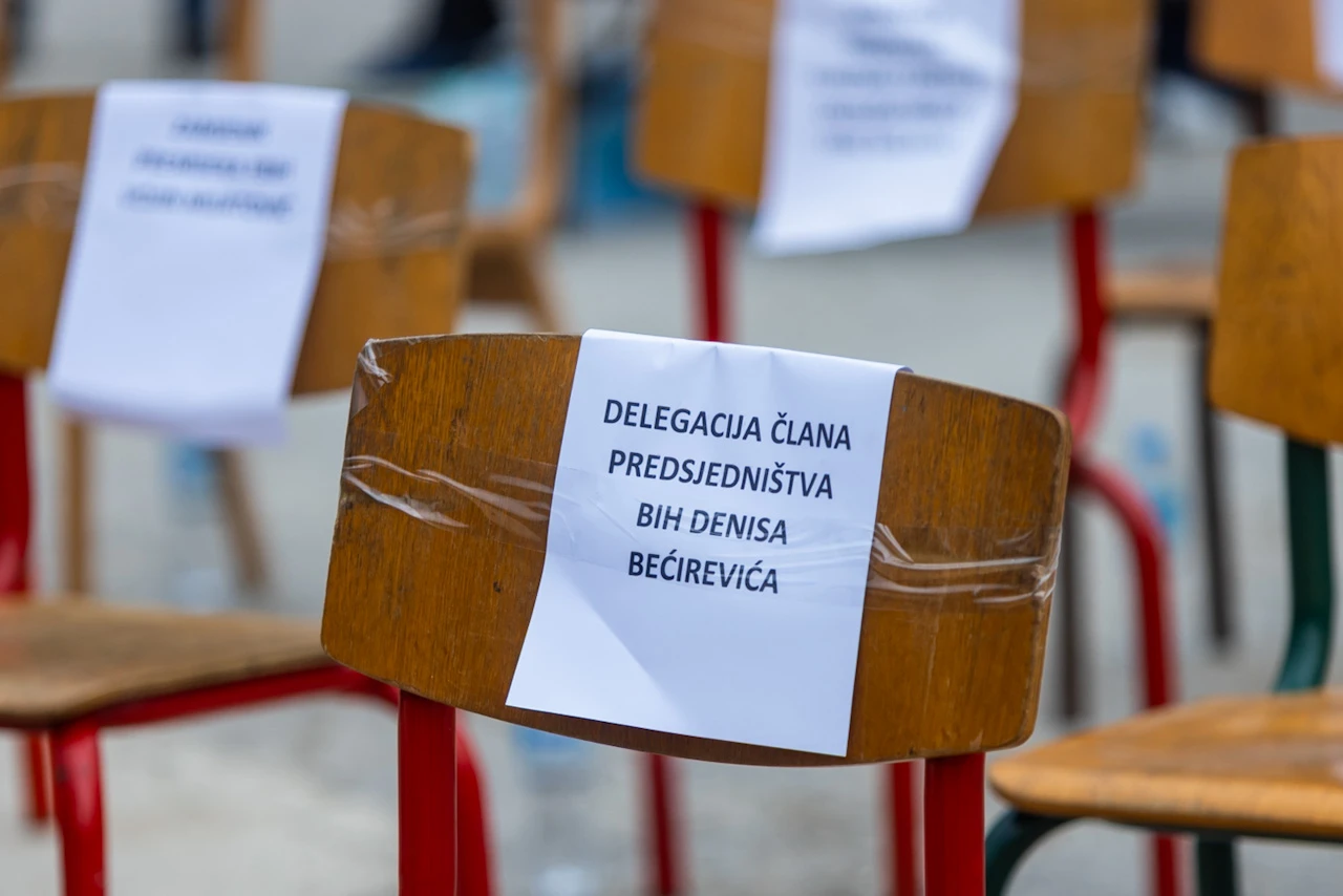 Prazne stolice