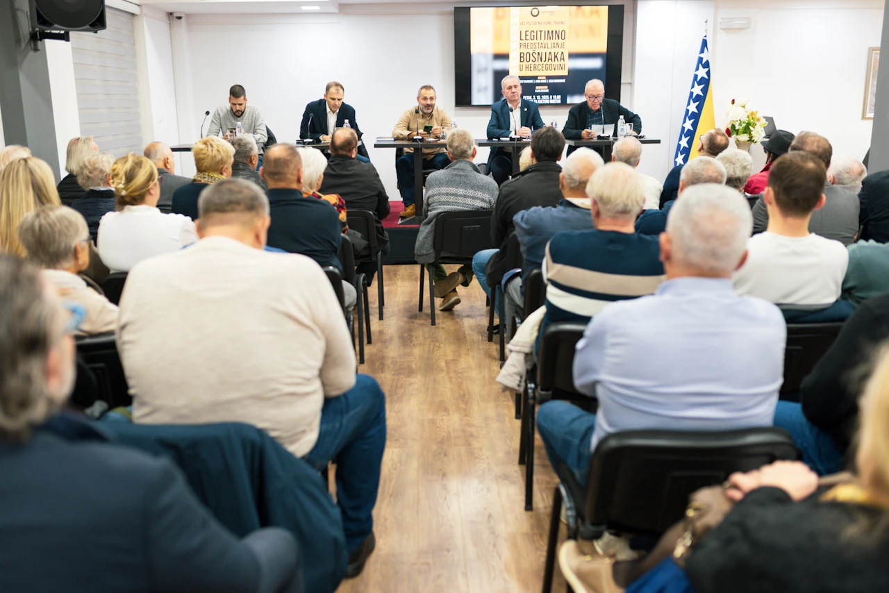 FOTO | Tribina Mostarskog kruga: UZP, etničko čišćenje u Hercegovini i priča o legitimnom predstavljanju