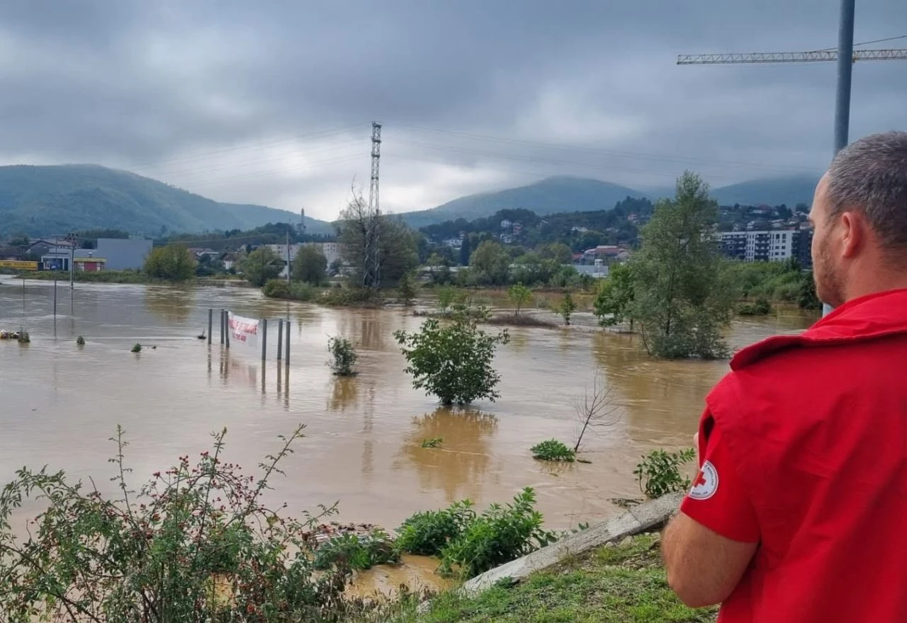 Pomoć Crvenog križa za poplavljena područja