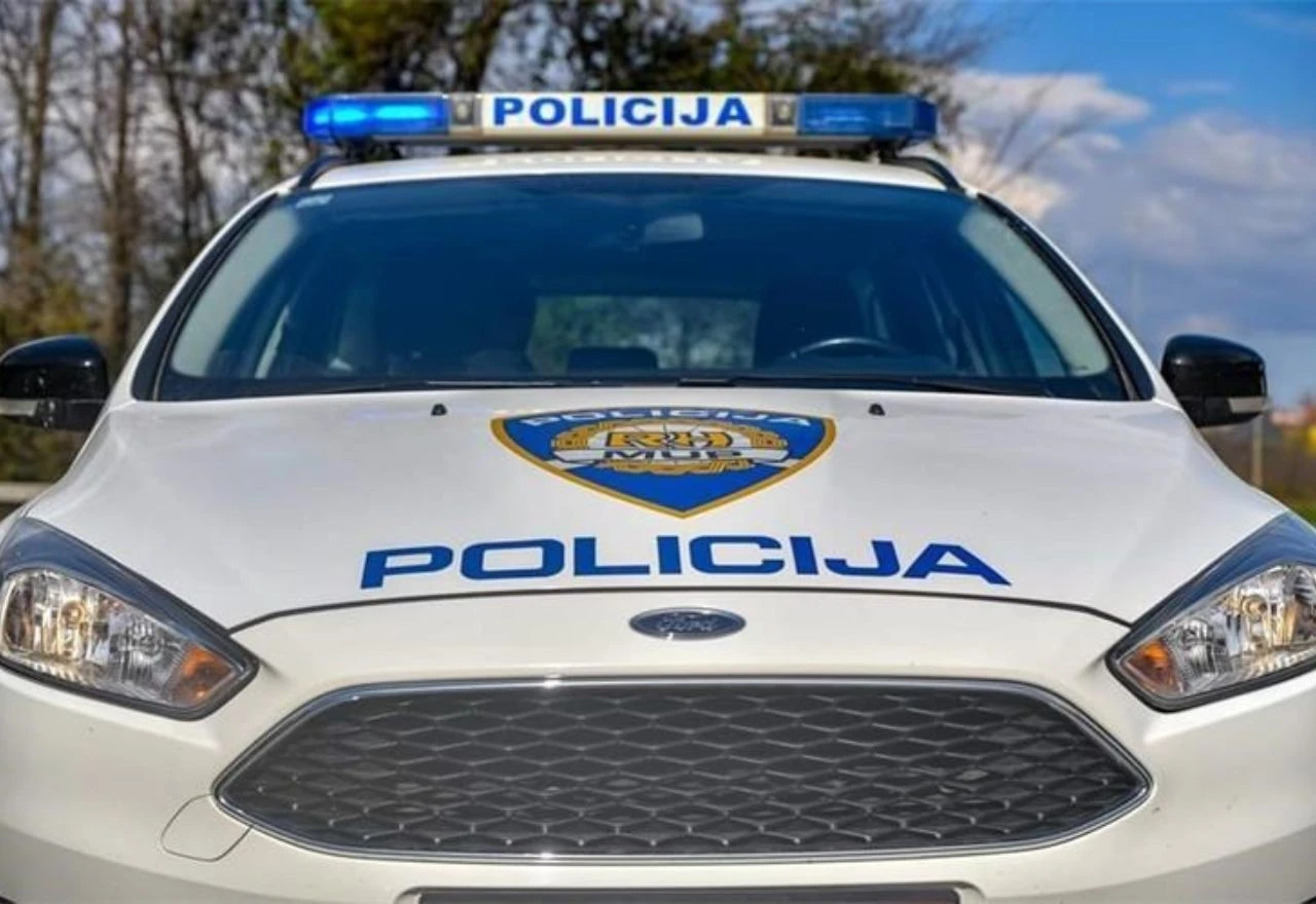11 osoba ozlijeđeno u sudaru autobusa i automobila u Dalmaciji