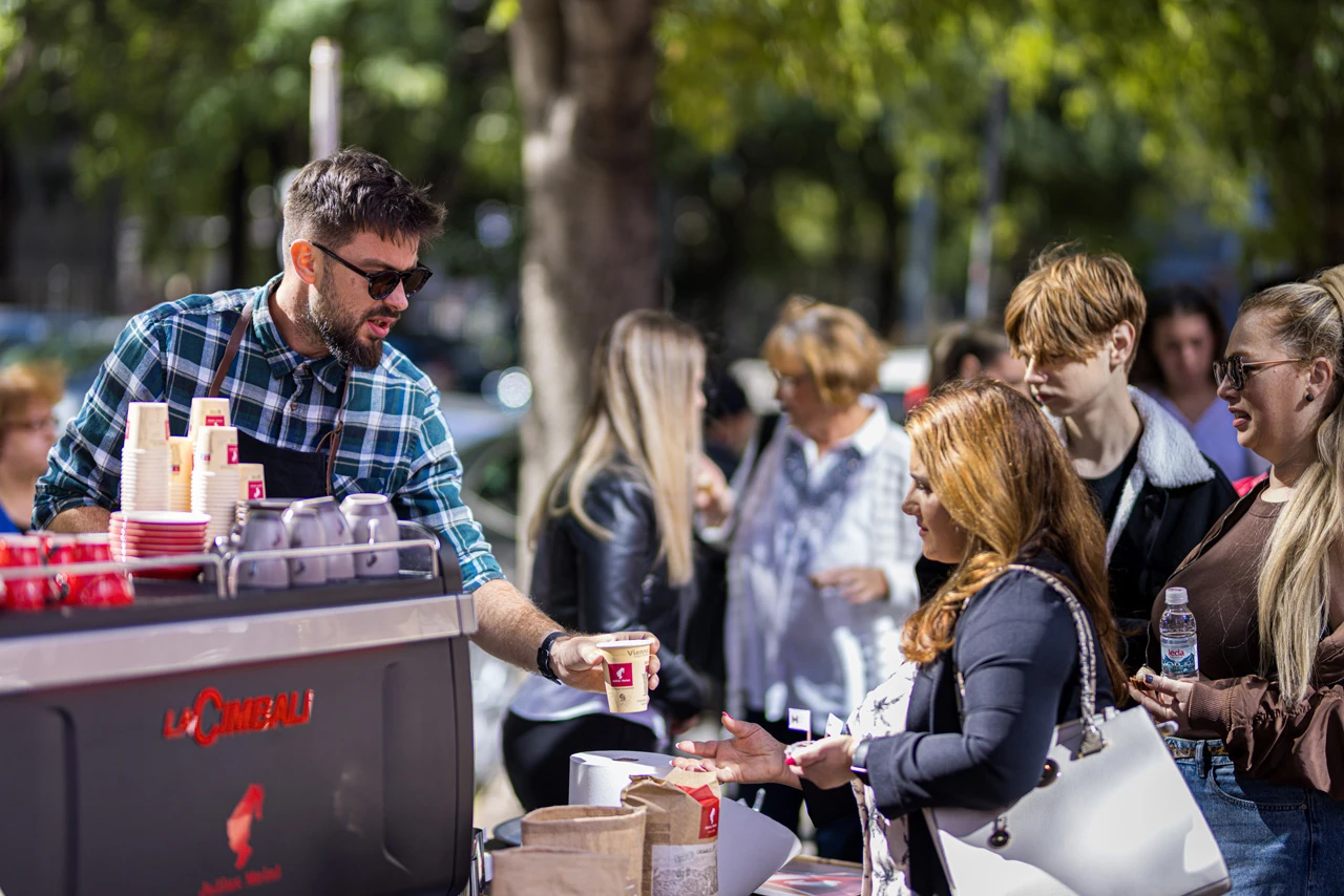 FOTO | Mostarci proslavili dan kave uz degustaciju i glazbeni program