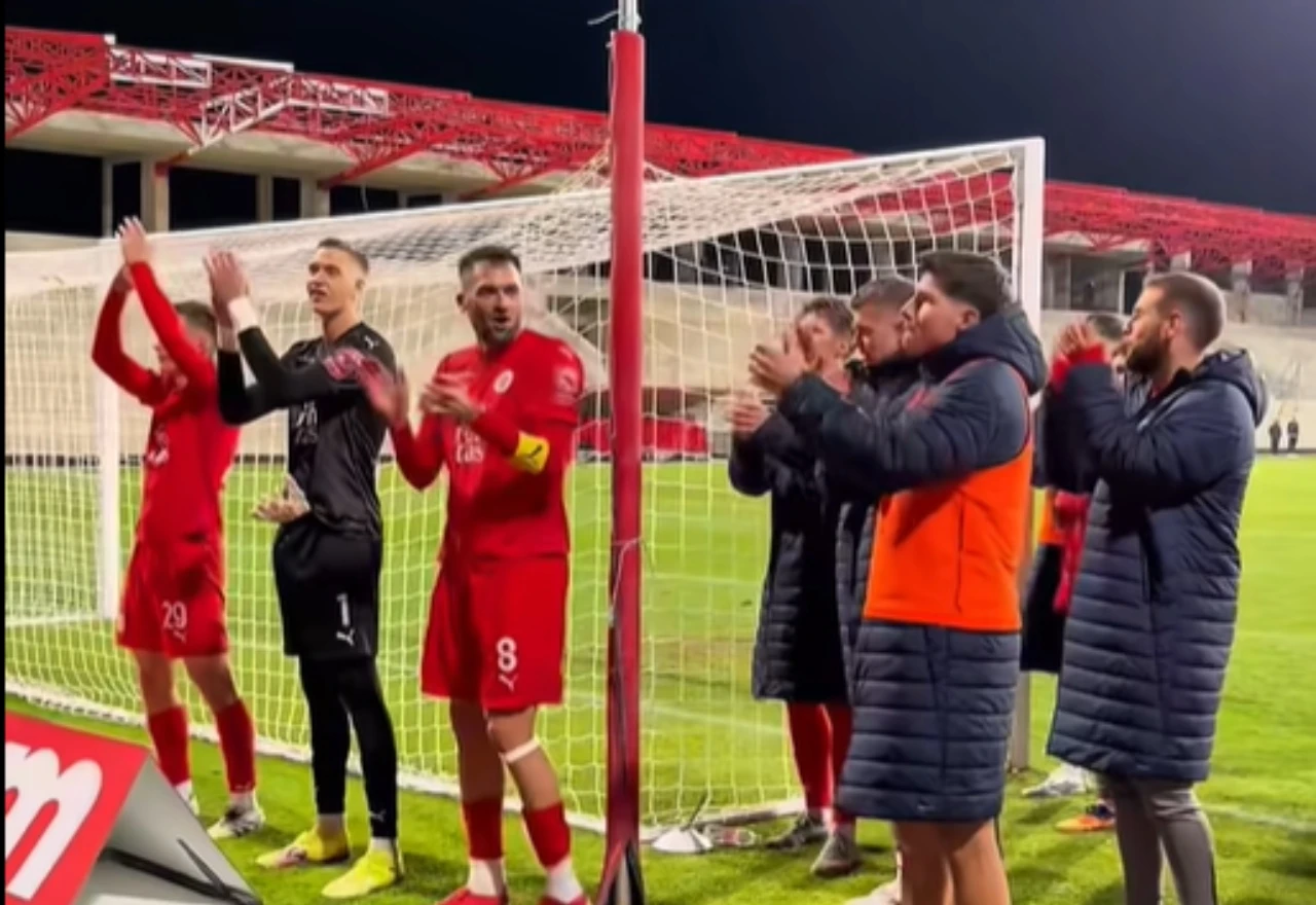 VIDEO | Igrači Veleža proslavili pobjedu pred tribinom Red Armyja