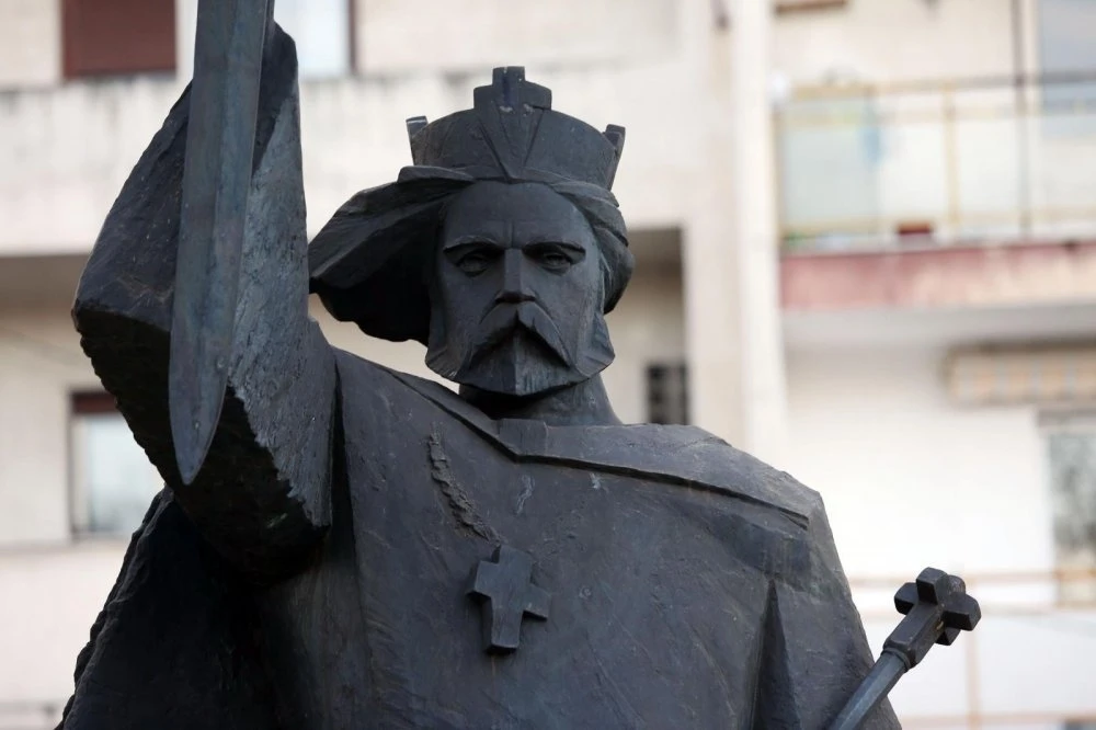 Prije 950 godina: Dmitar Zvonimir okrunjen za hrvatskog kralja