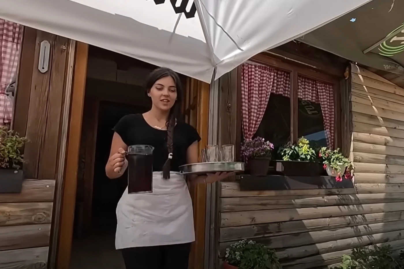 "Nije me stid, pravim burek ispod sača, zaradim za školovanje i obitelj”