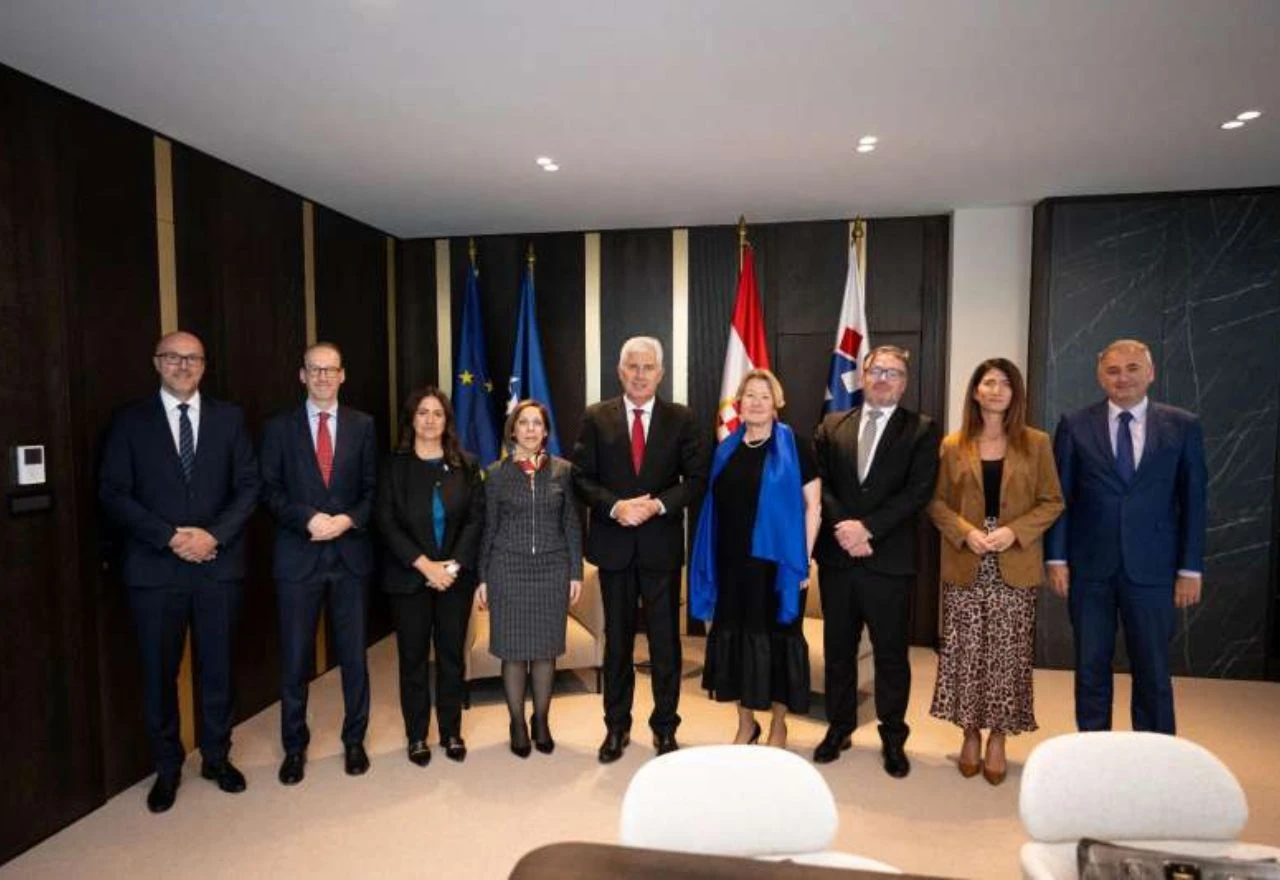 Čović s diplomatima u Mostaru: Neriješeno pitanje državne imovine prepreka razvoju i europskim reformama