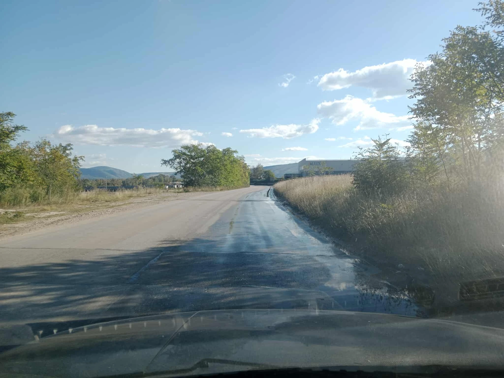 Na mostarskoj prometnici mjesecima teče voda, nitko ne reagira