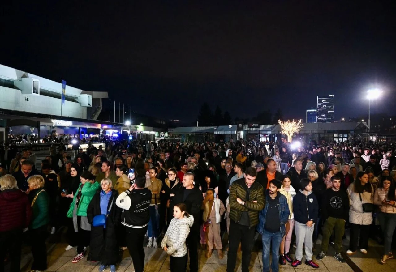 Sarajevo se uz suze i pjesmu oprostilo od Halida Bešlića