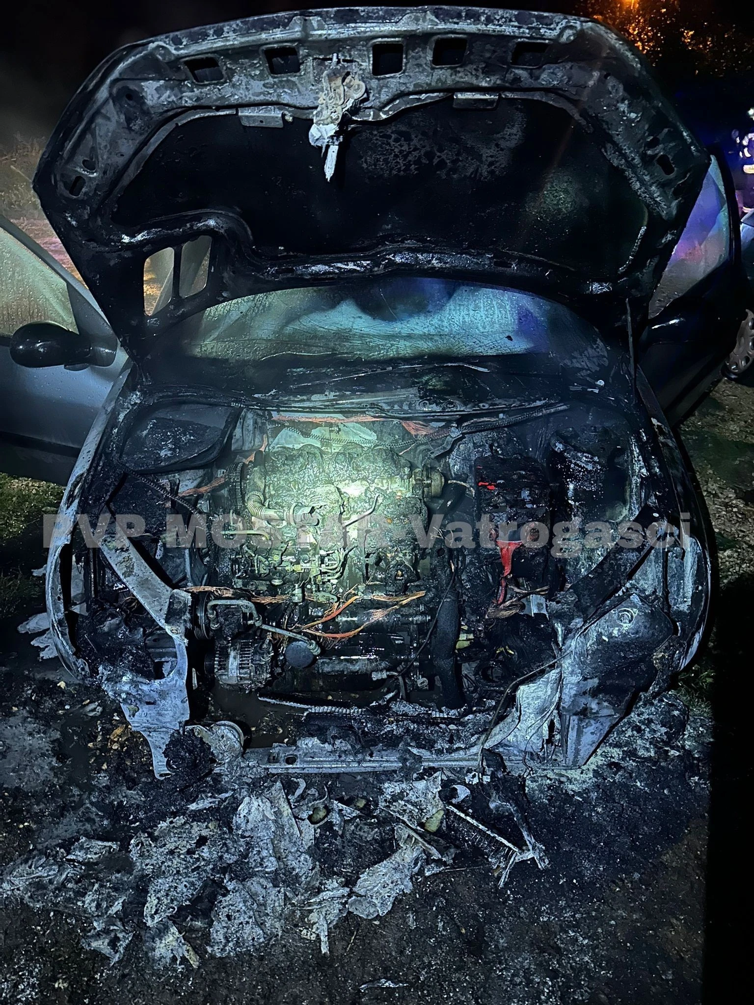 FOTO: Gorio automobil u Baćevićima