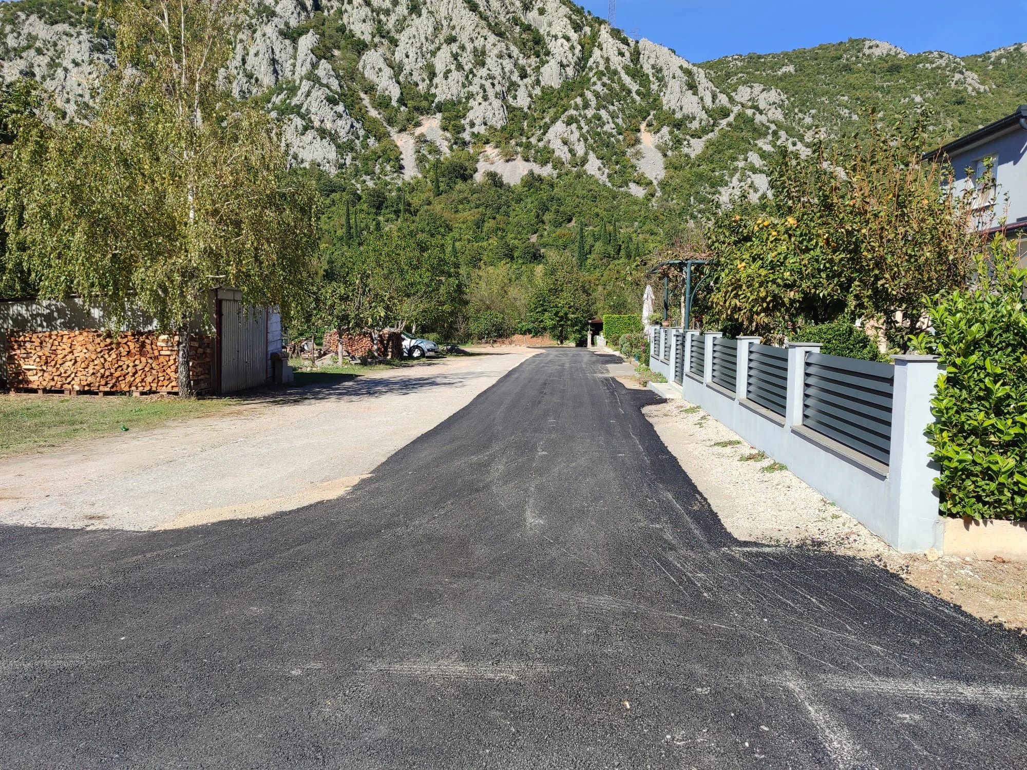 FOTO | Asfaltirane prometnice u dva mostarska naselja