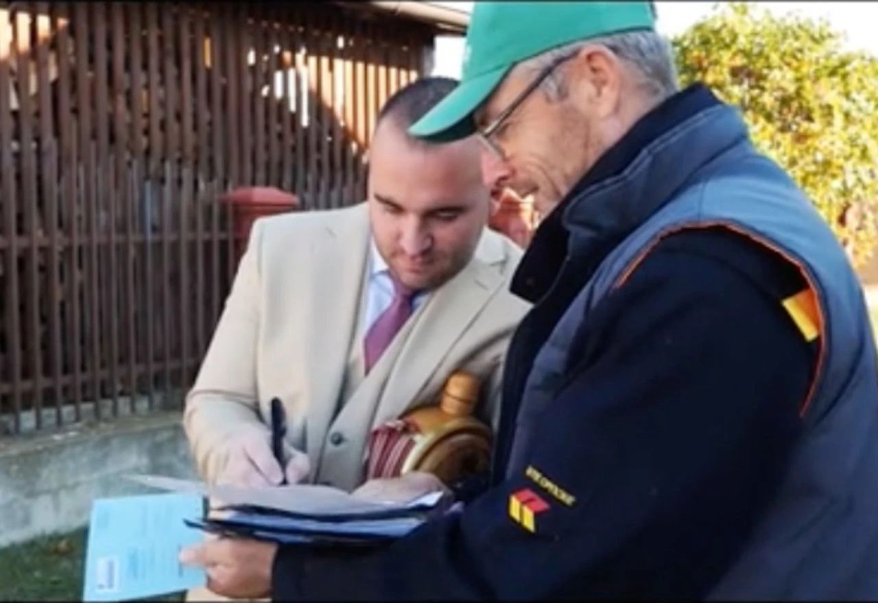 Svadba u BiH postala hit na mrežama: Poštar mladoženji uručio plavu kuvertu