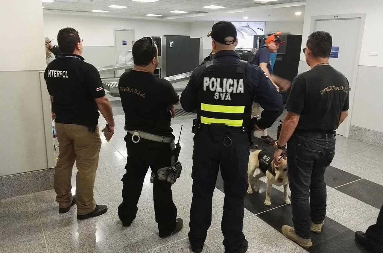 Policajci krenuli da uhite igrača pred početak utakmice zbog neplaćanja alimentacije