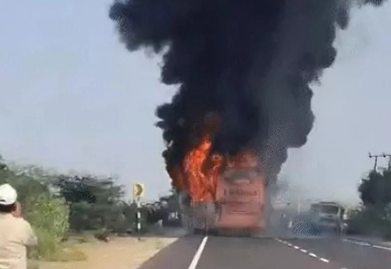 Indija: Najmanje 20 poginulih u požaru koji je zahvatio autobus
