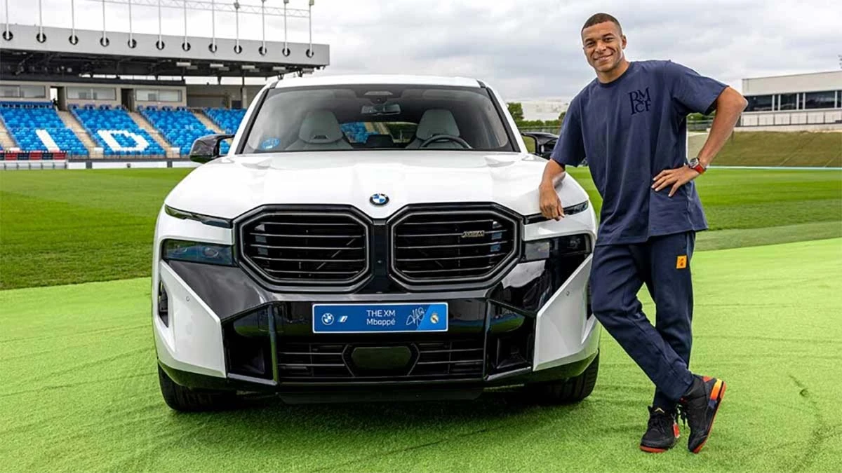 Mbappé dobio personalizirani BMW, ali ne smije ga voziti