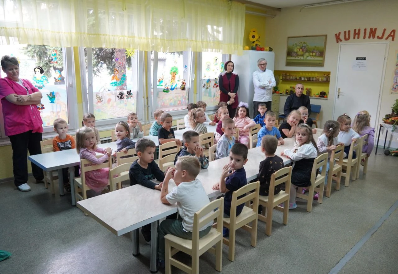 Program ''Zdravo jedi, zdravo rasti'': Edukacija kuhara o zdravoj prehrani djece