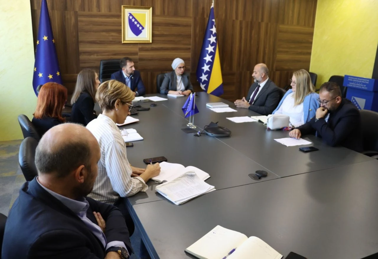 Majke u FBiH uskoro s više prava: Skraćeno radno vrijeme i do dvije godine staža po djetetu
